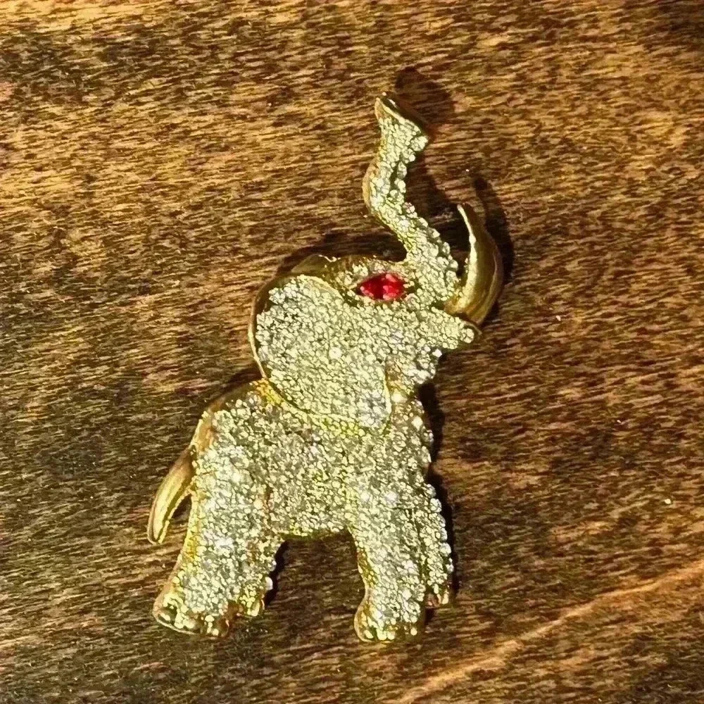Elephant Brooch with Beautiful Gemstones in a Gold Tone